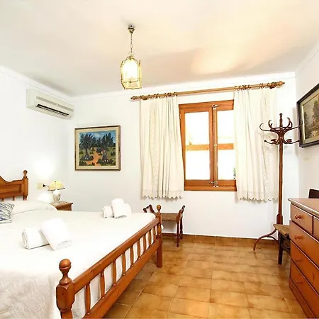 Lovely 3 Bedroom Close To By Renthousing Βίλα