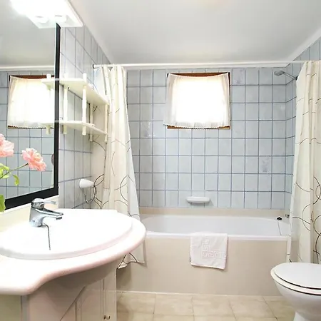 Paparri Lovely 3 Bedroom Close To By Renthousing Польєнса