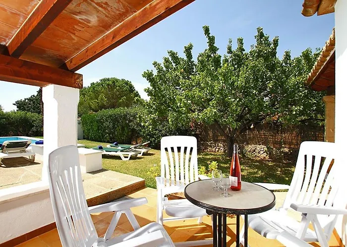 Villa Paparri Lovely 3 Bedroom Close To By Renthousing
