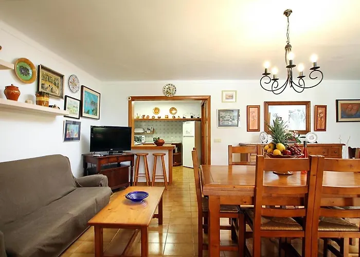 Villa Paparri Lovely 3 Bedroom Close To By Renthousing